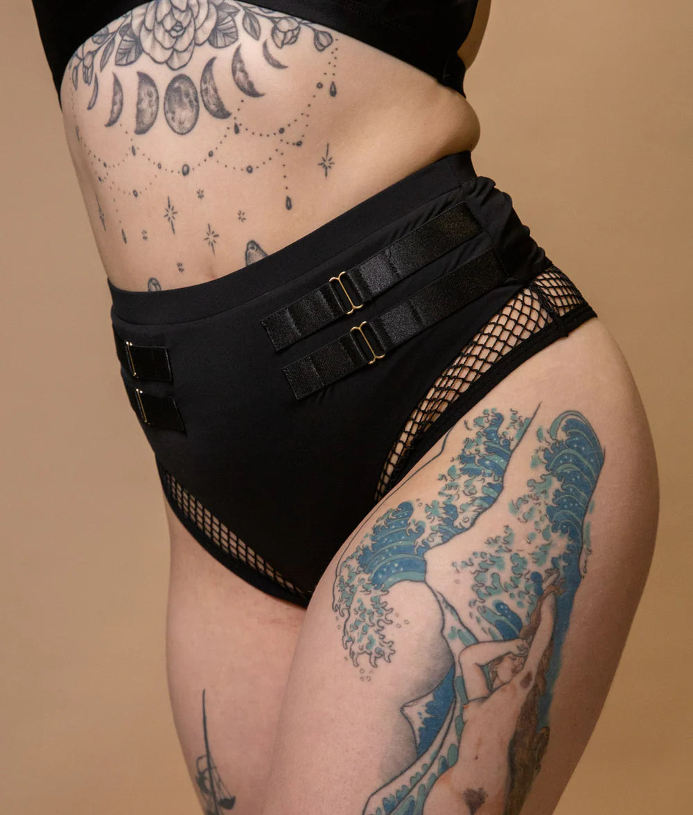 Isla Shorts - Matte Black