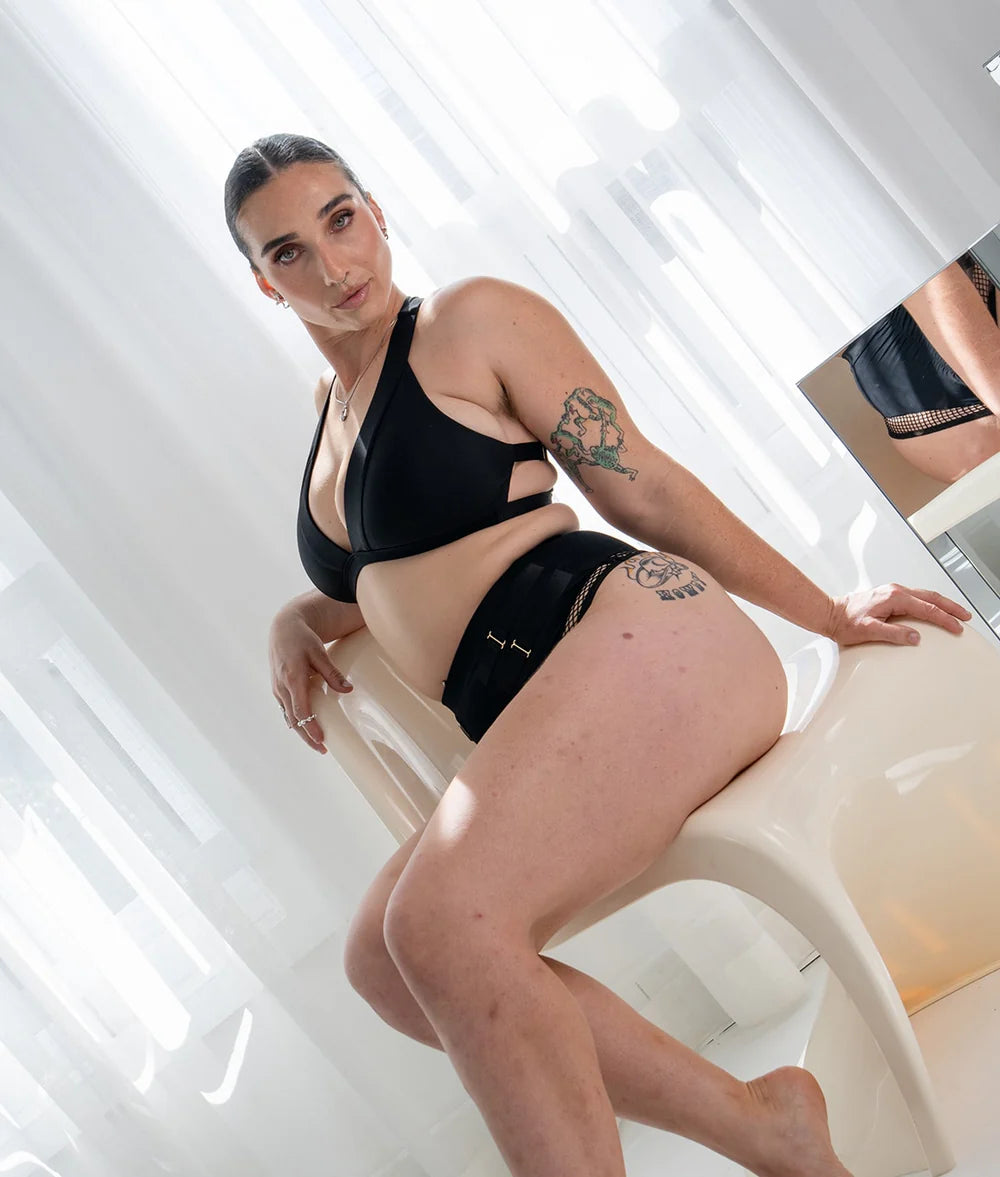 Isla Shorts - Matte Black
